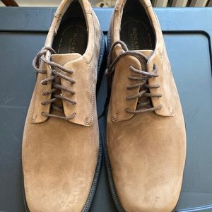 Size  8 Rockport waterproof dress/casual shoes excellent condition
